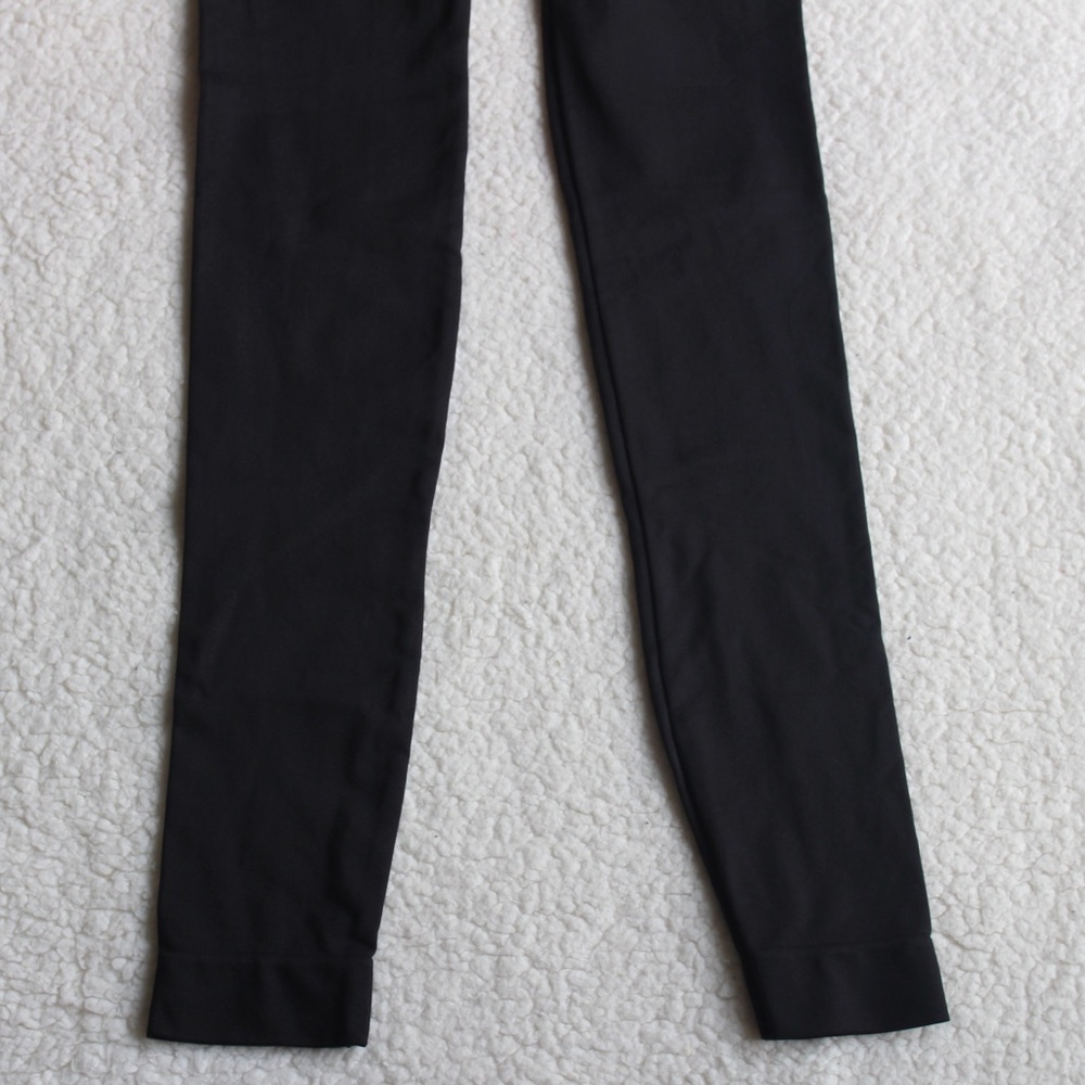 Ingrid & Isabel Seamless Maternity Leggings 6-8 - Picture 6 of 13